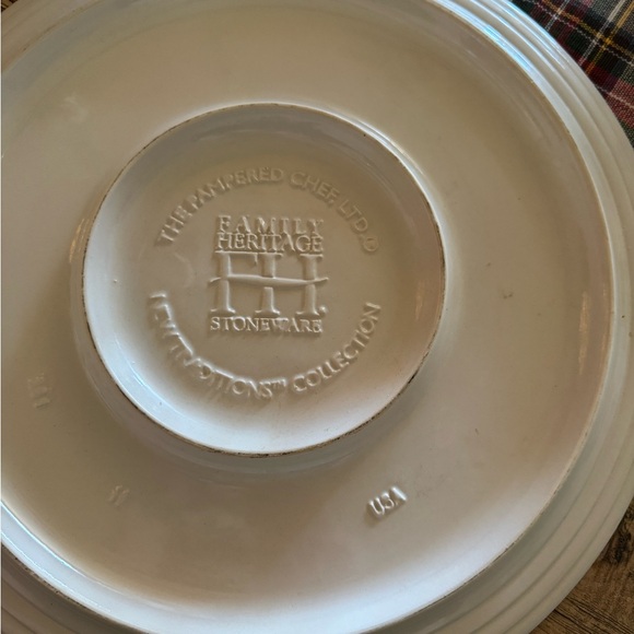 Pampered Chef 13" Round Platter Pizza Cake Serving creamy white stoneware - Picture 4 of 5